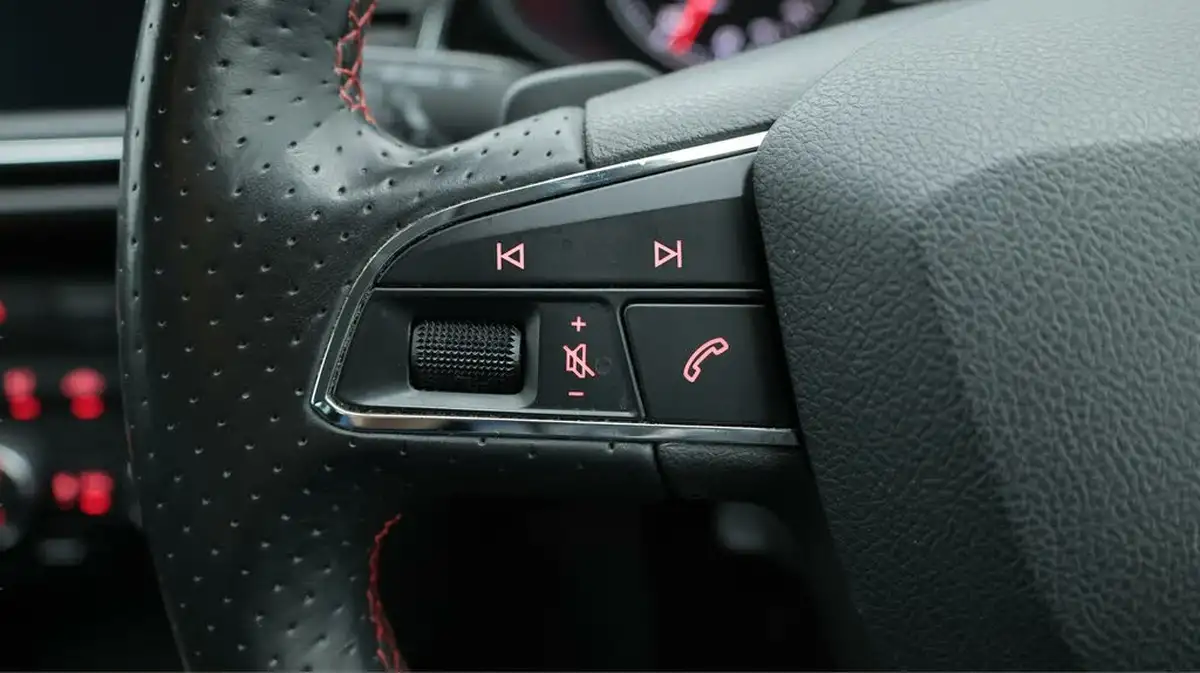 2017-seat-leon-14-ecotsi-fr-technology-estate-5d-dsg-big-24