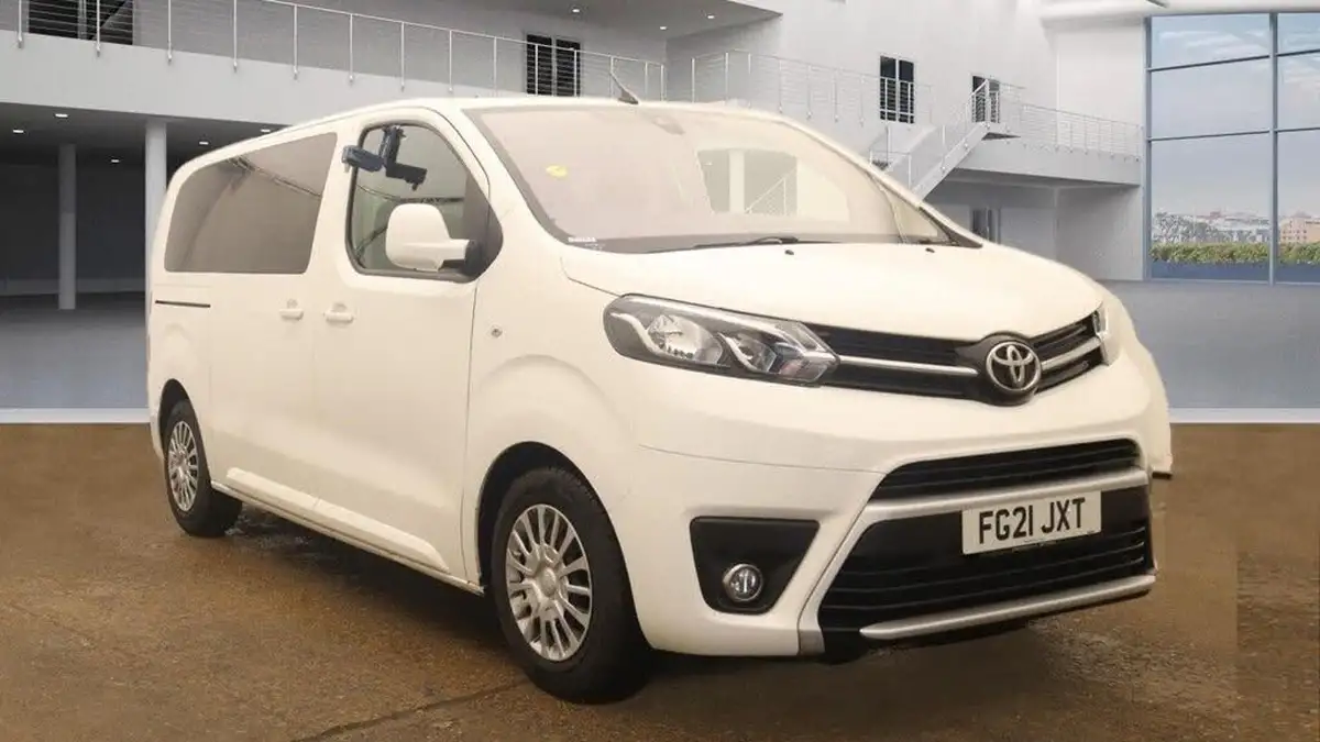 2021-toyota-proace-verso-15d-shuttle-l1-big-1