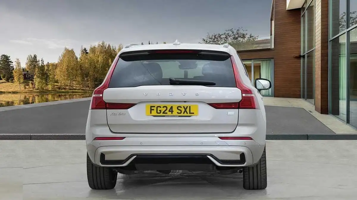 2024-volvo-xc60-20-t8-ultimate-dark-big-3