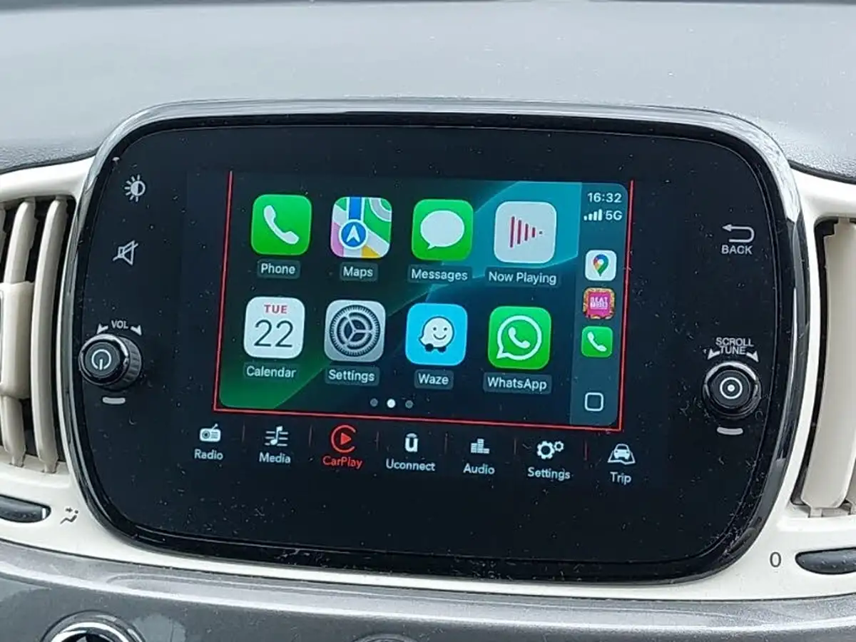 2023-fiat-500c-10-big-13
