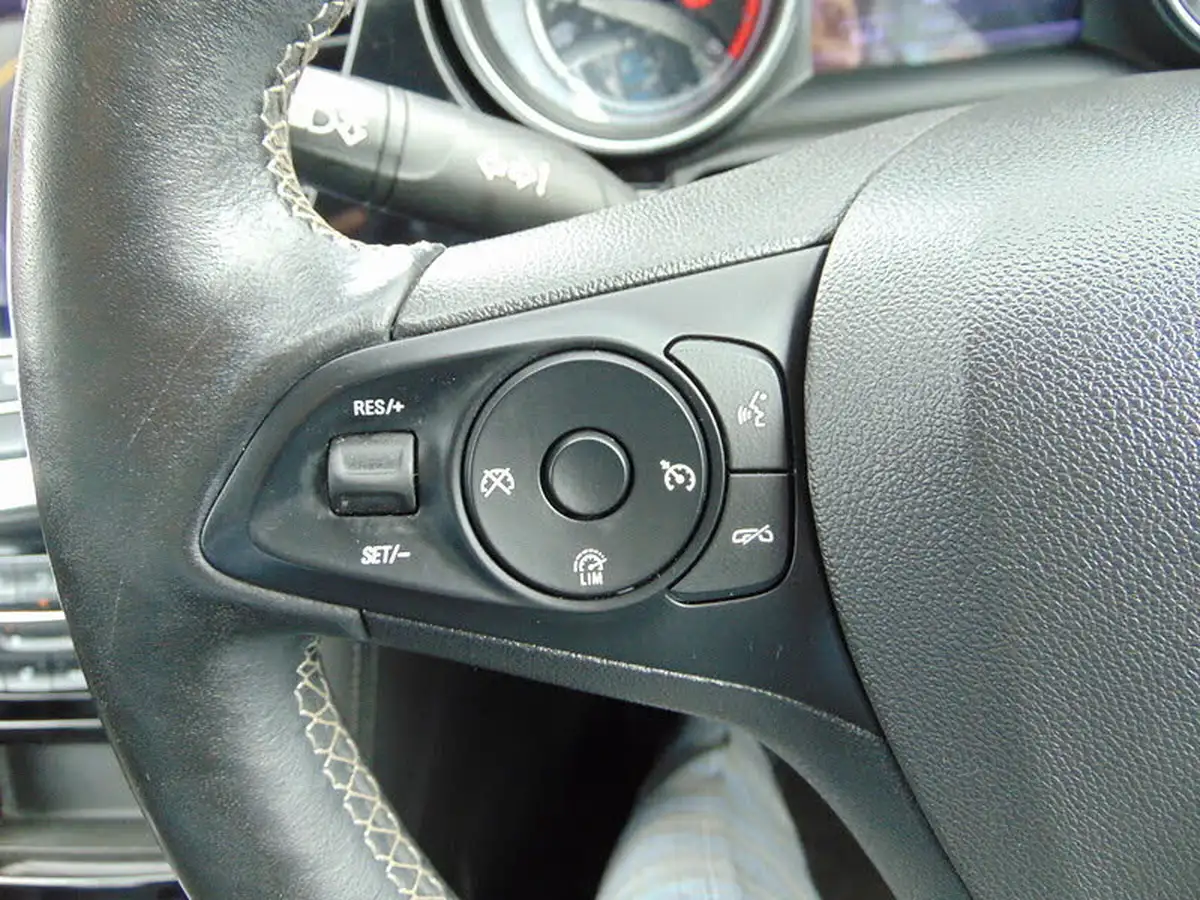 2018-vauxhall-astra-16cdti-elite-nav-136ps-ss-hatchback-big-24