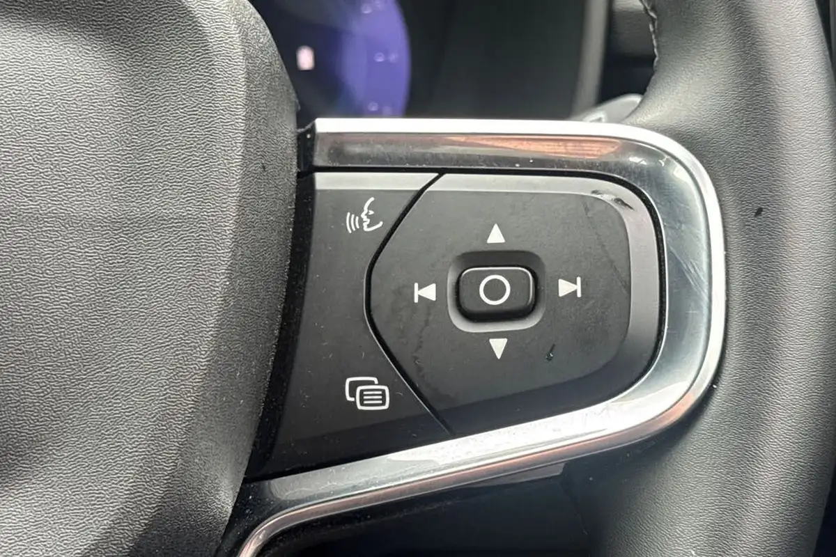 2024-volvo-xc40-20-b4-plus-big-11