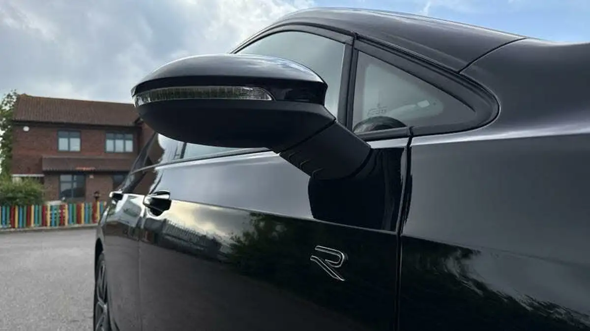 2025-volkswagen-golf-15-etsi-black-edition-big-10