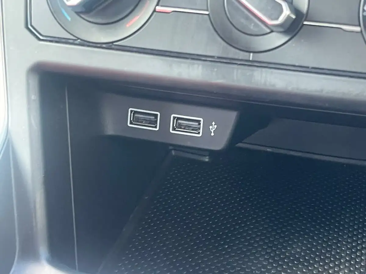 2019-volkswagen-polo-10-tsi-se-ss-big-29