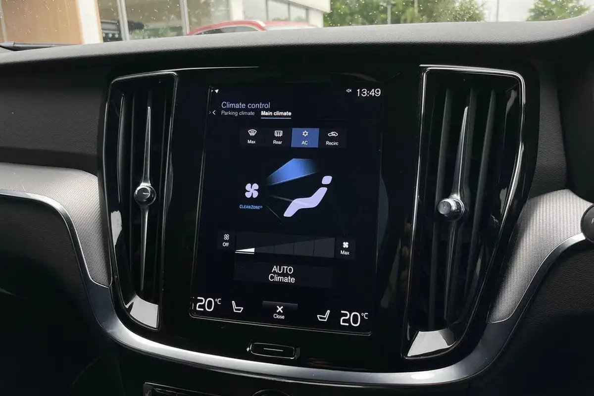 2021-volvo-v60-20-b3-r-design-160bhp-big-37