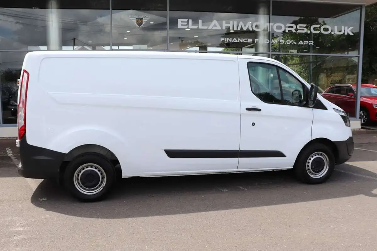 2017-ford-transit-custom-20tdci-290-l2h1-105pseu6-panel-van-big-8