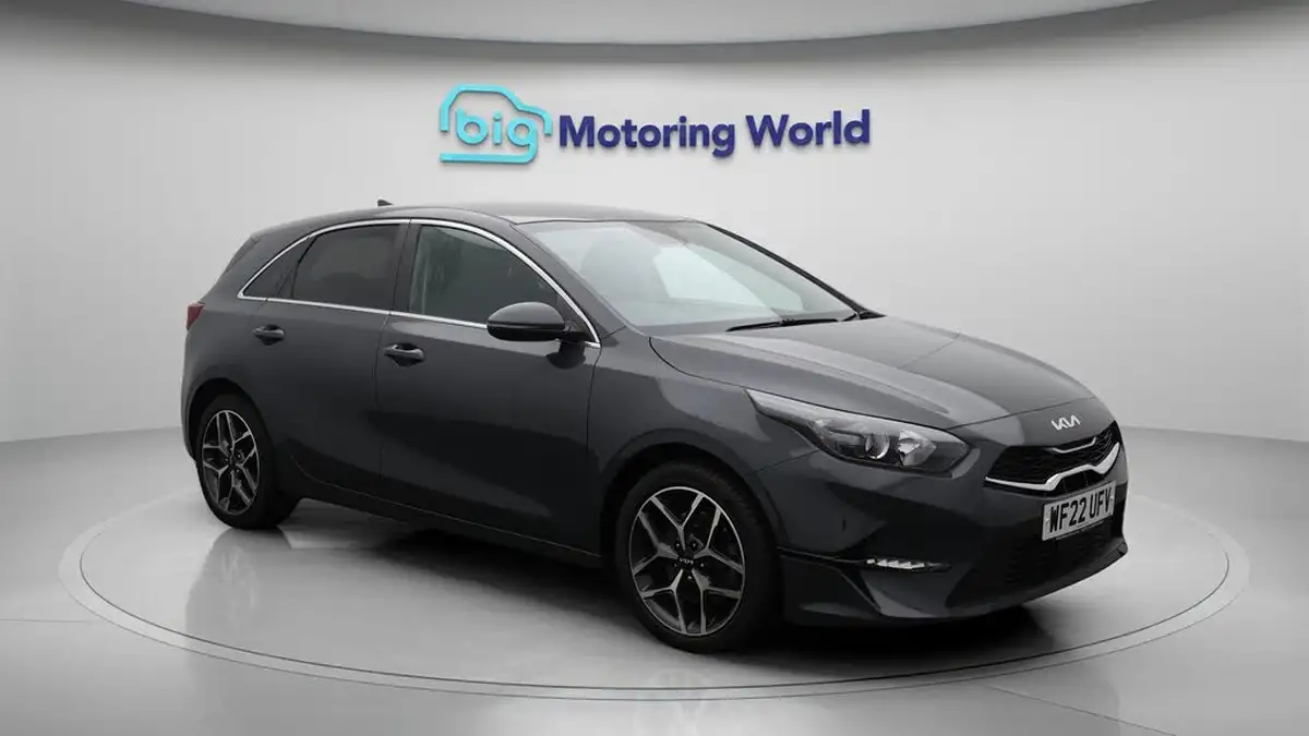 2022-kia-ceed-15-t-gdi-3-hatchback-big-1