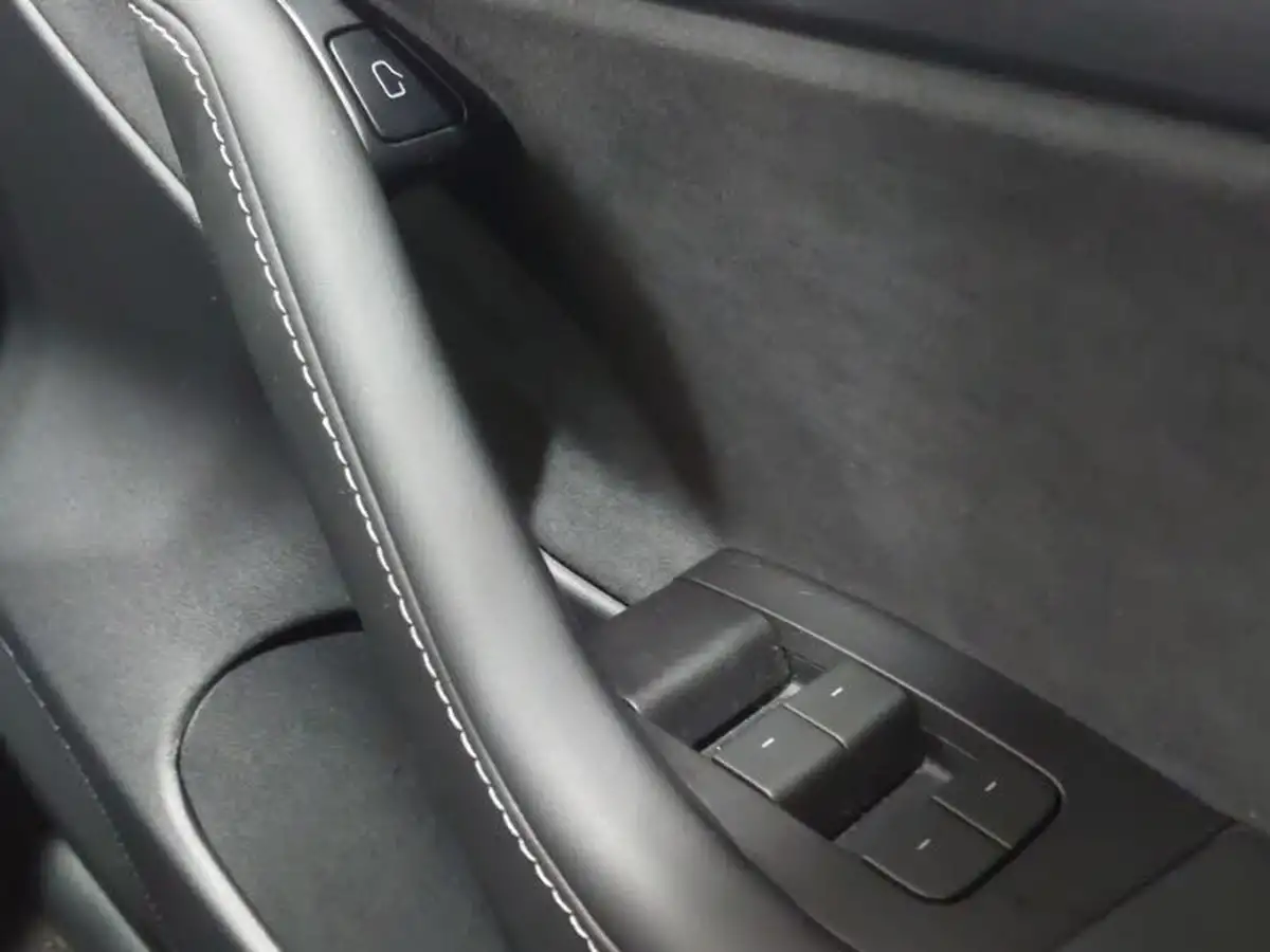 2021-tesla-model-3-e-long-range-awd-big-11