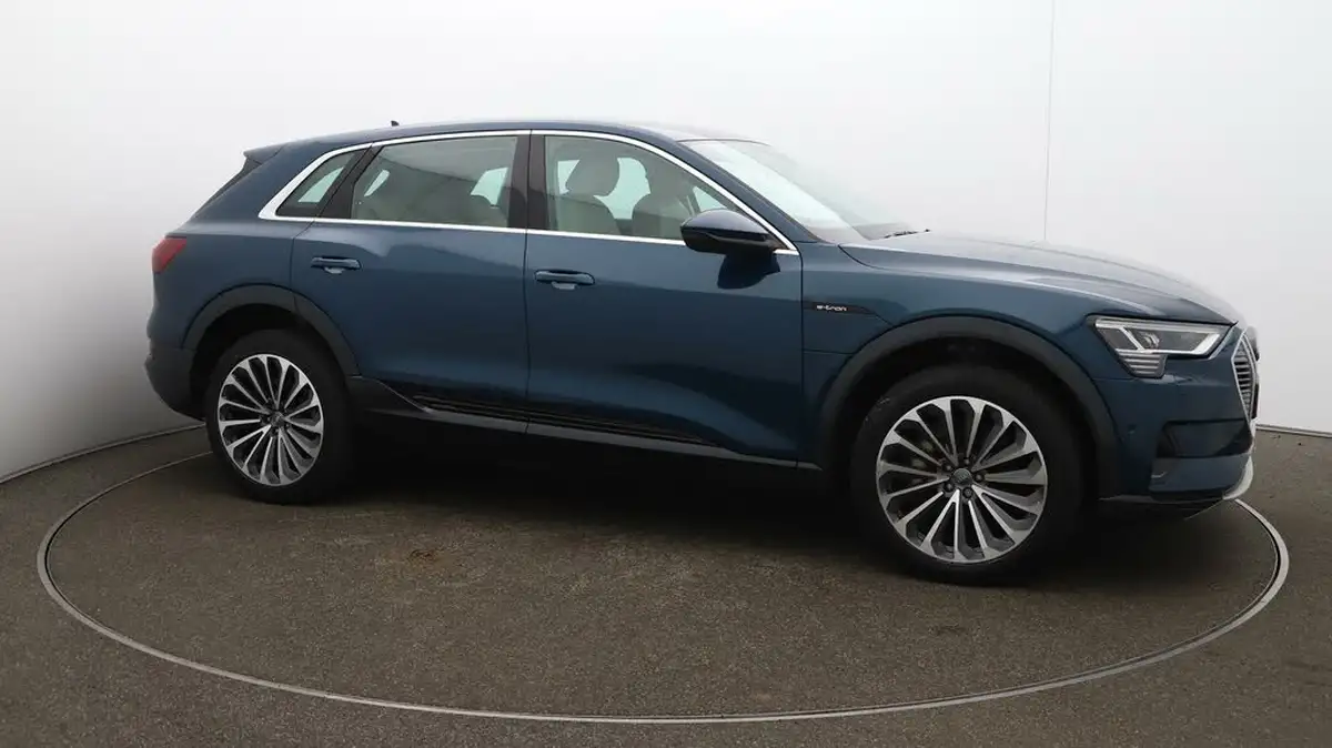 2019-audi-e-tron-55e-big-41