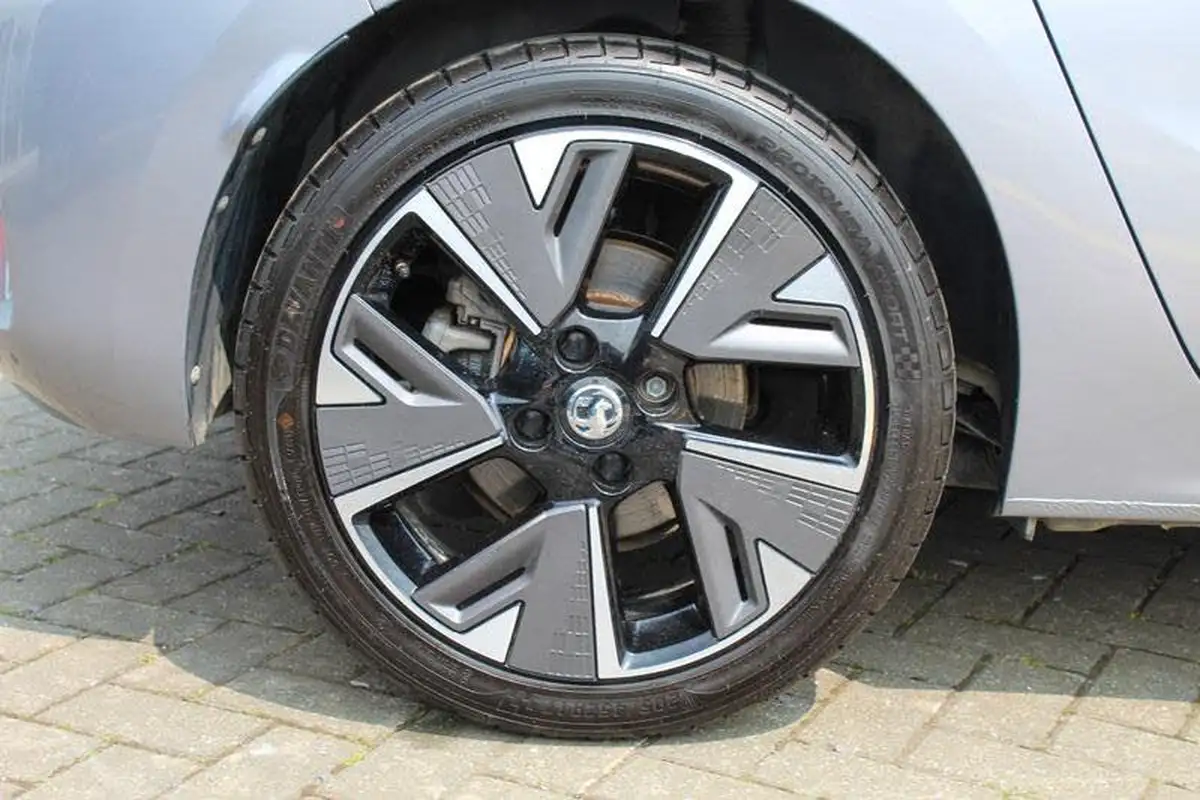 2022-vauxhall-corsa-e-gs-line-electric-big-13