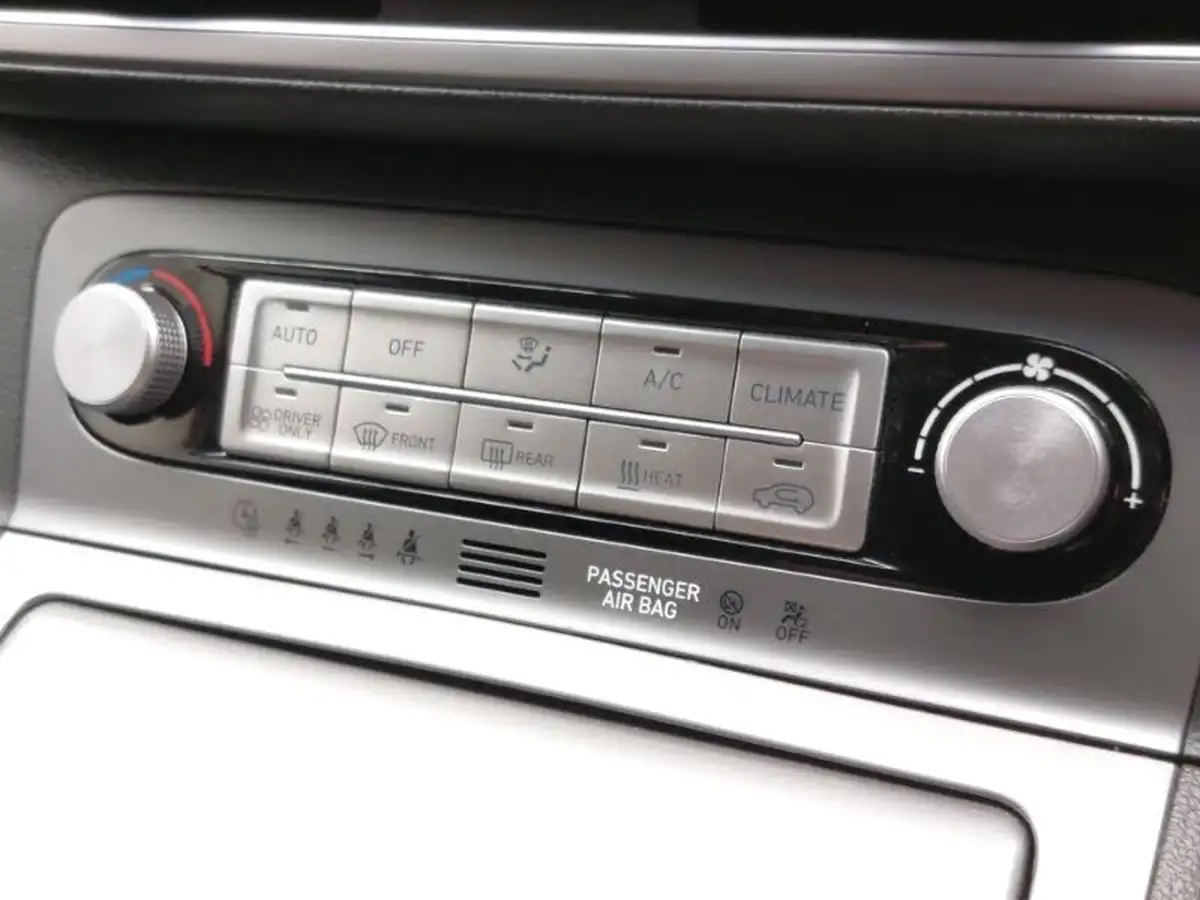 2022-hyundai-kona-e-premium-204ps-64kwh-7kw-obc-big-12