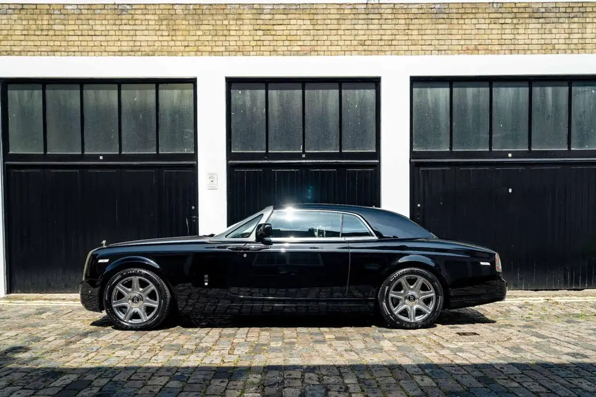 2016-rolls-royce-phantom-big-43