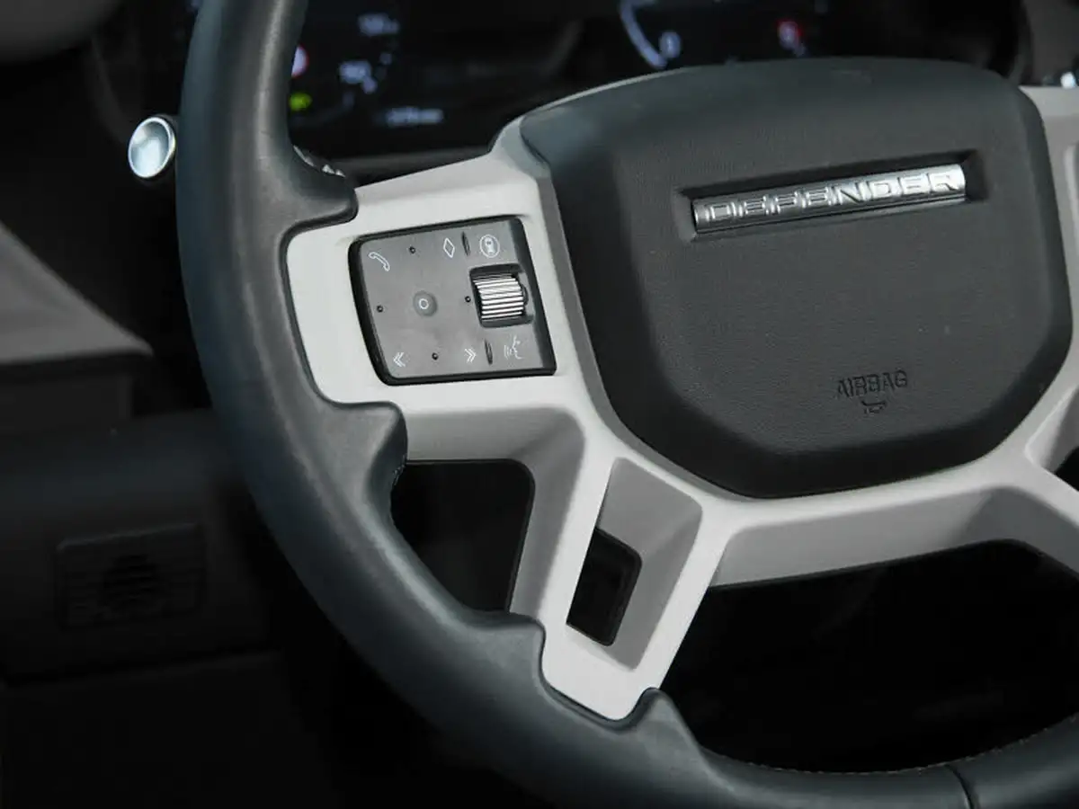 2024-land-rover-110-defender-30-d250-xs-edition-big-10