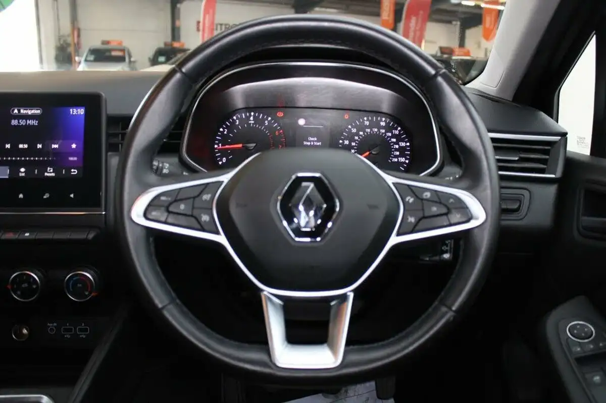 2020-renault-clio-10-sce-iconic-75bhp-big-16