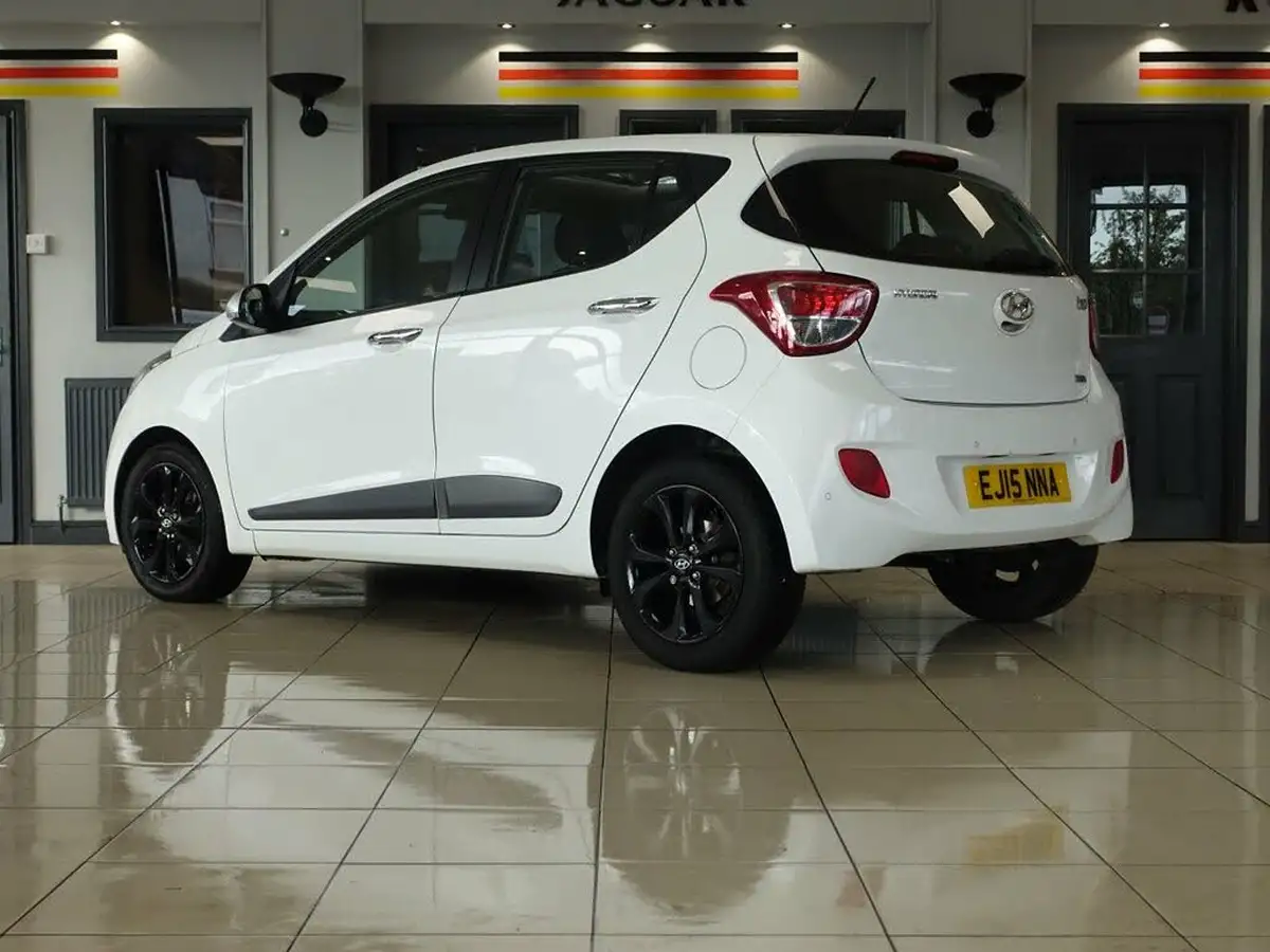 2015-hyundai-i10-12-premium-se-big-9