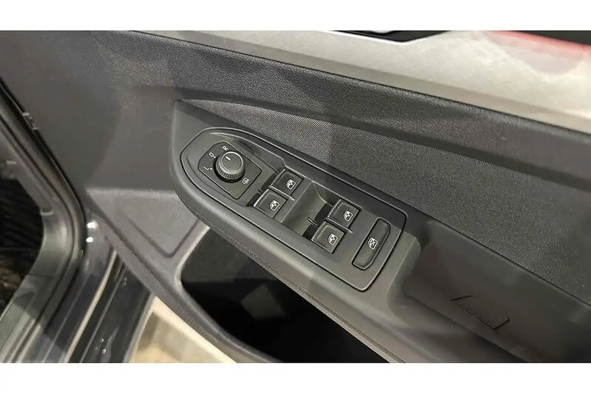 2022-volkswagen-golf-15-etsi-life-150ps-hatchback-big-26