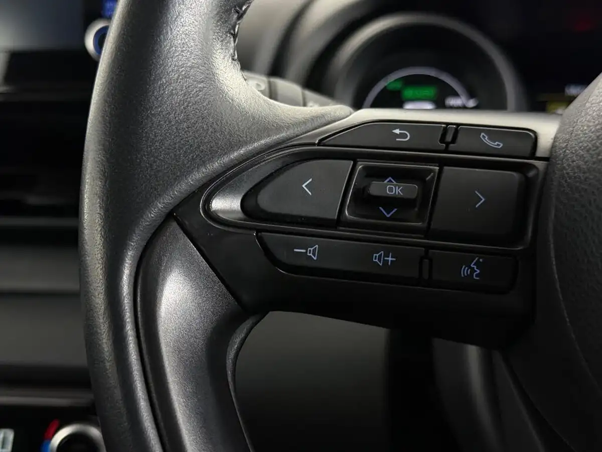 2021-toyota-yaris-15-vvt-i-design-big-21