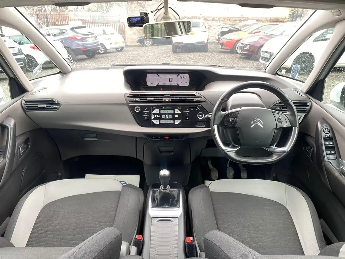 2014-citroen-c4-picasso-16e-hdi-vtr-115ps-big-14
