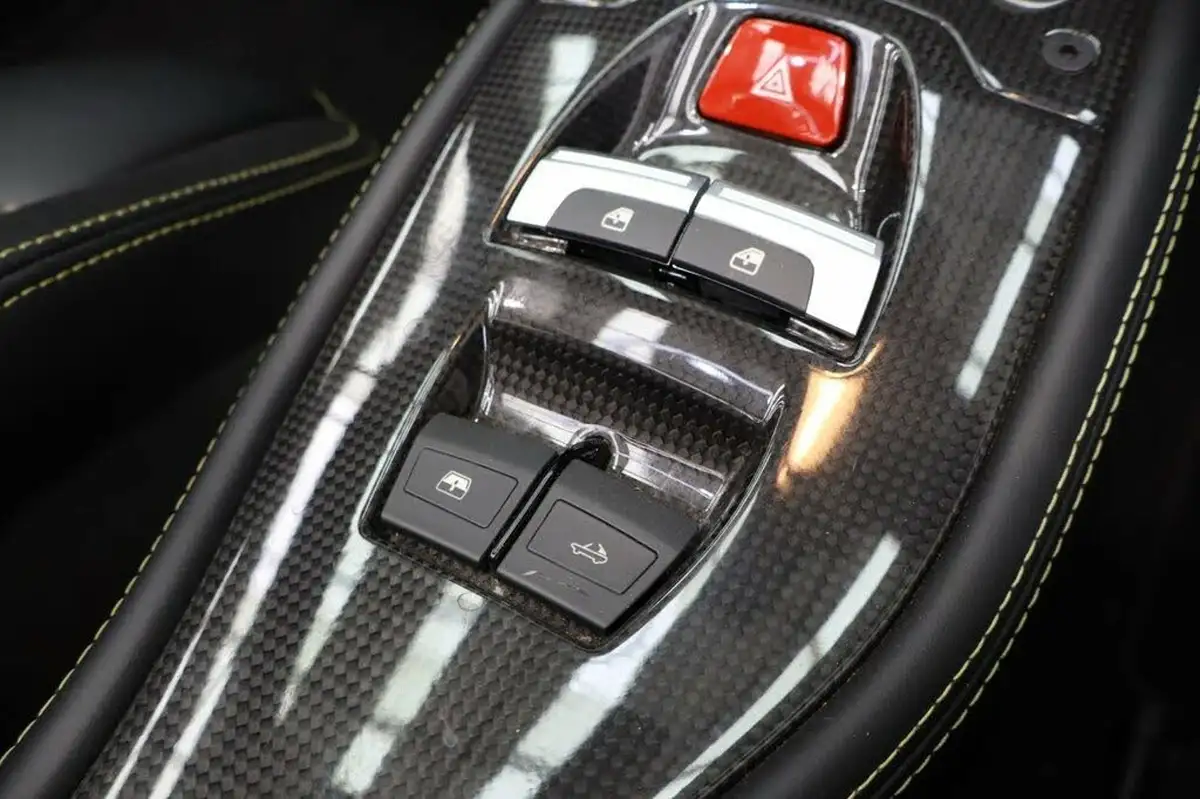 2012-ferrari-458-45-spider-big-28