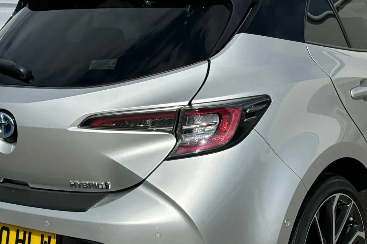 2020-toyota-corolla-20-vvt-i-excel-trk-hatchback-big-19