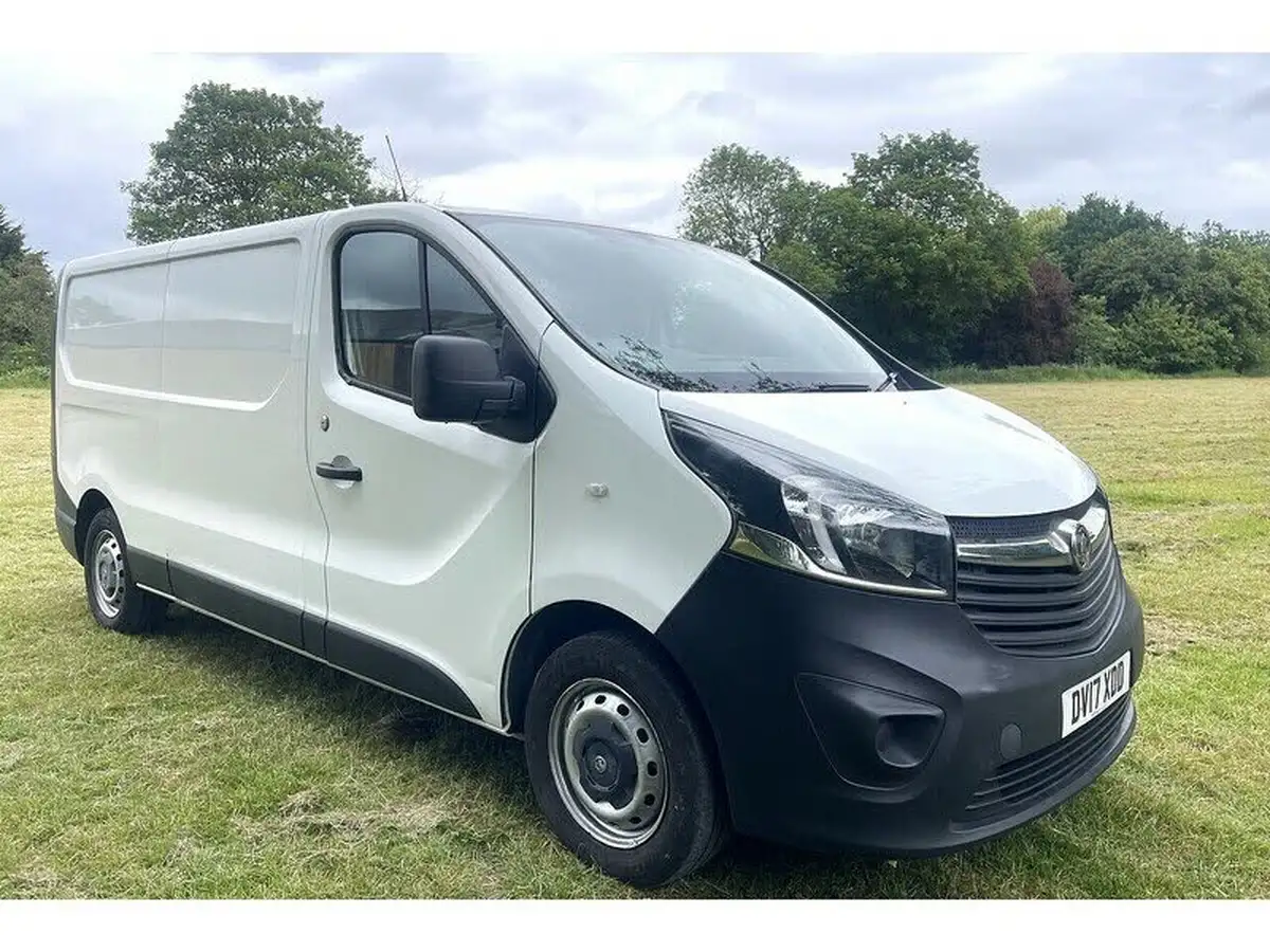 2017-vauxhall-vivaro-16cdti-2900-l2h1-120pseu6-panel-van-big-22