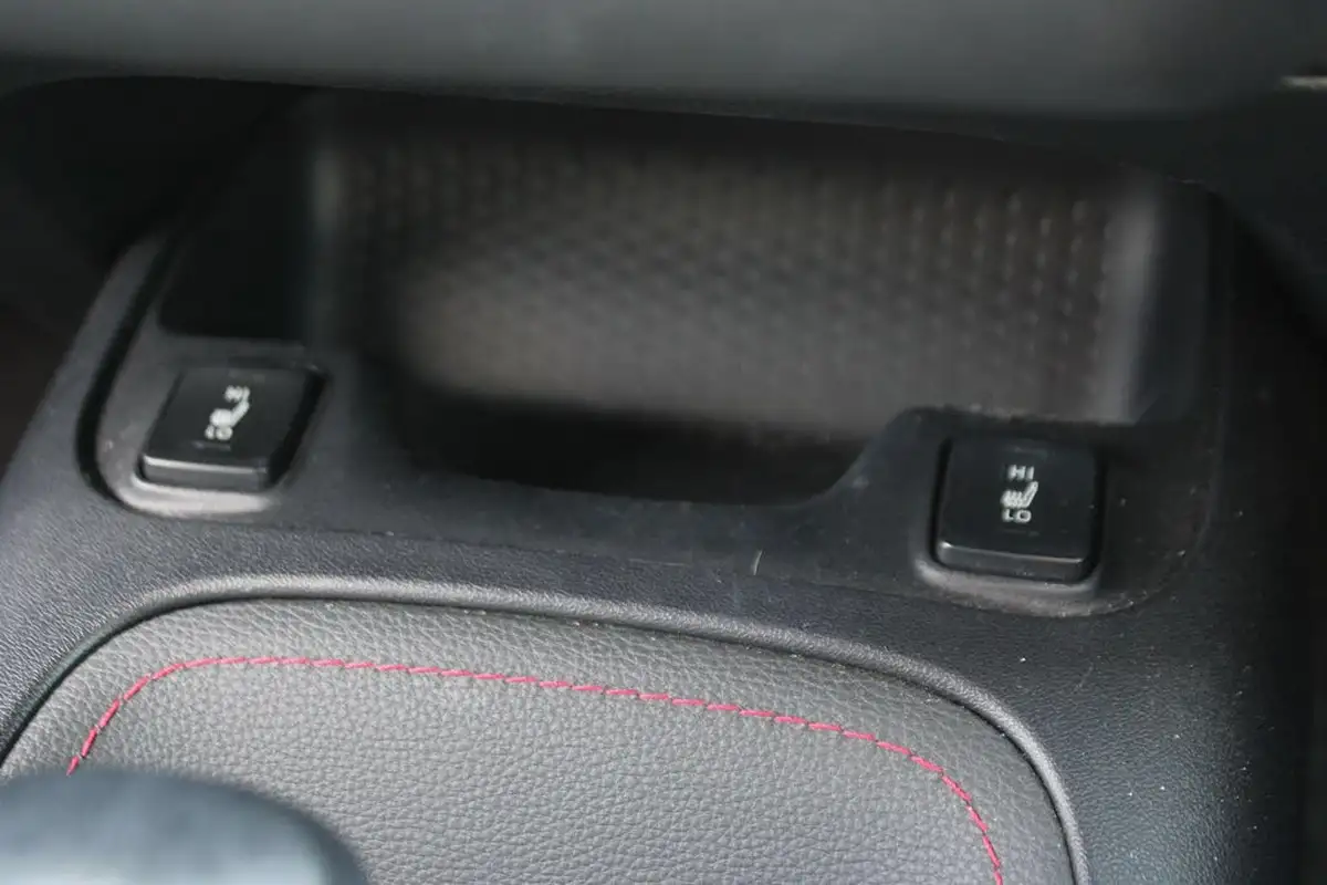2020-toyota-corolla-20-vvt-i-excel-trk-hatchback-big-28