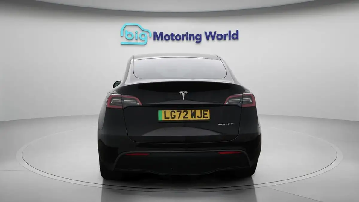 2022-tesla-model-y-e-long-range-big-6