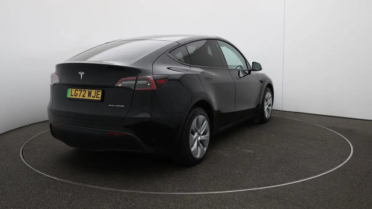 2022-tesla-model-y-e-long-range-big-54