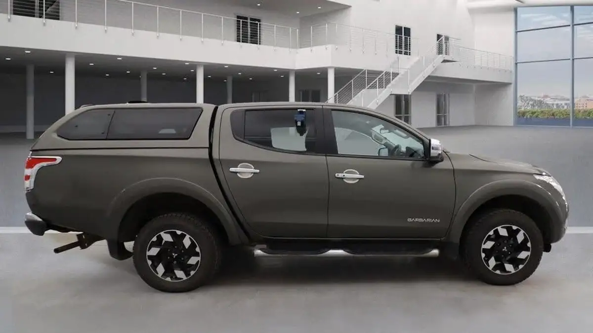 2015-mitsubishi-l200-24di-d-barbarian-auto-big-4