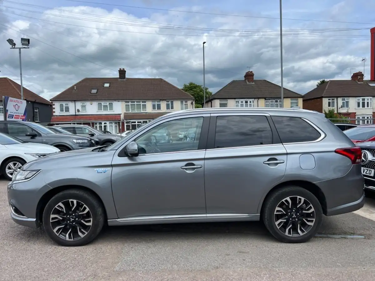 2016-mitsubishi-outlander-20-gx4hs-phev-big-31