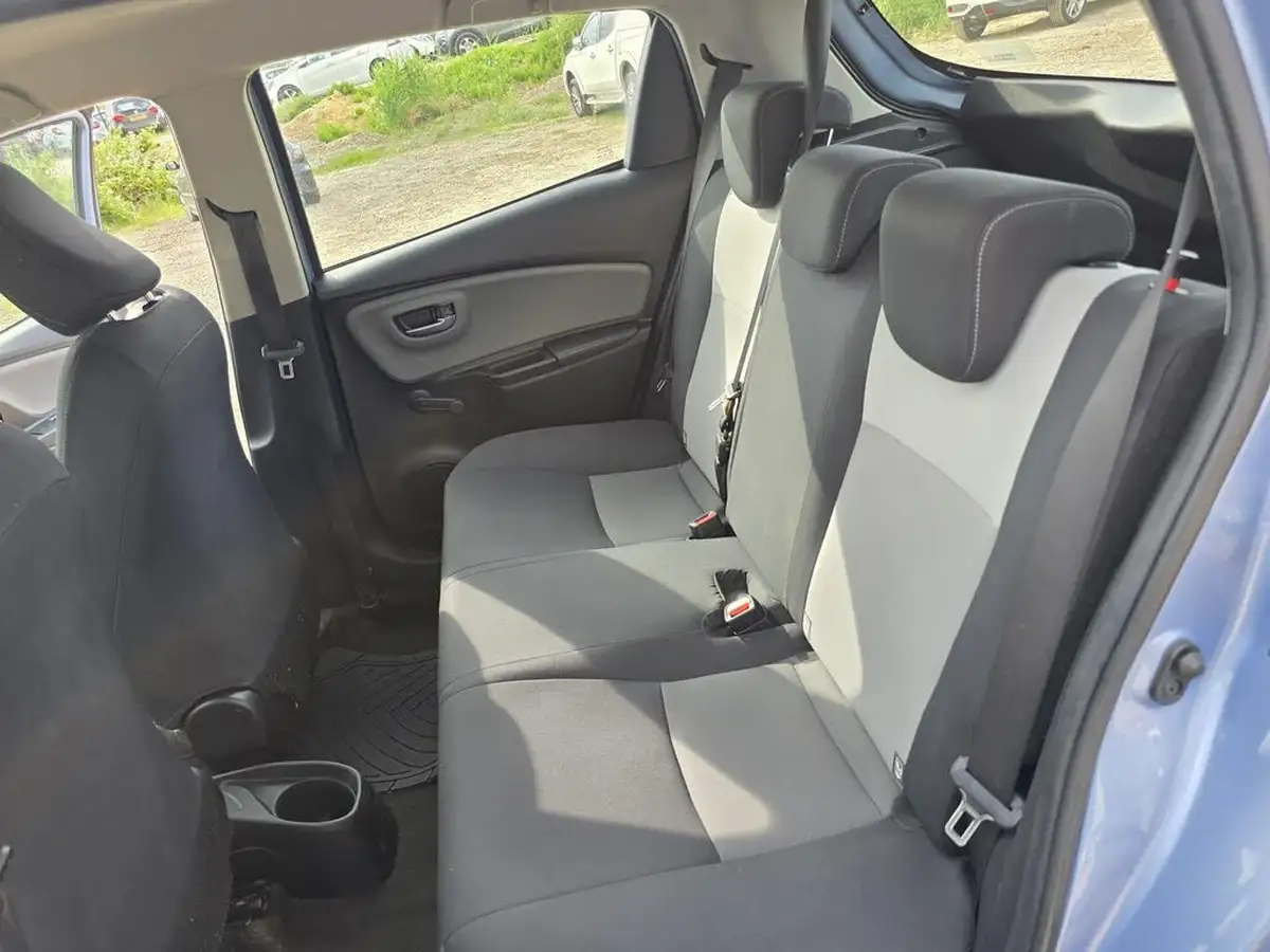 2017-toyota-yaris-15-vvt-i-icon-tech-98bhp-hybrid-1497cc-e-cvt-big-23