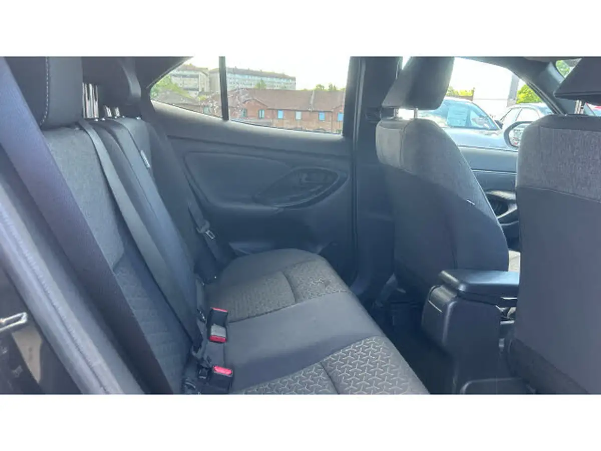 2022-toyota-yaris-15-vvt-i-design-panoramic-roof-big-11