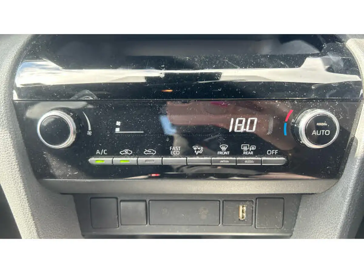 2022-toyota-yaris-15-vvt-i-design-panoramic-roof-big-39