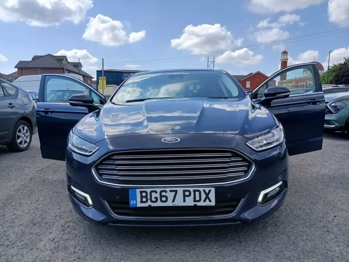 2017-ford-mondeo-15tdci-titanium-eco-hatchback-1498cc-big-2