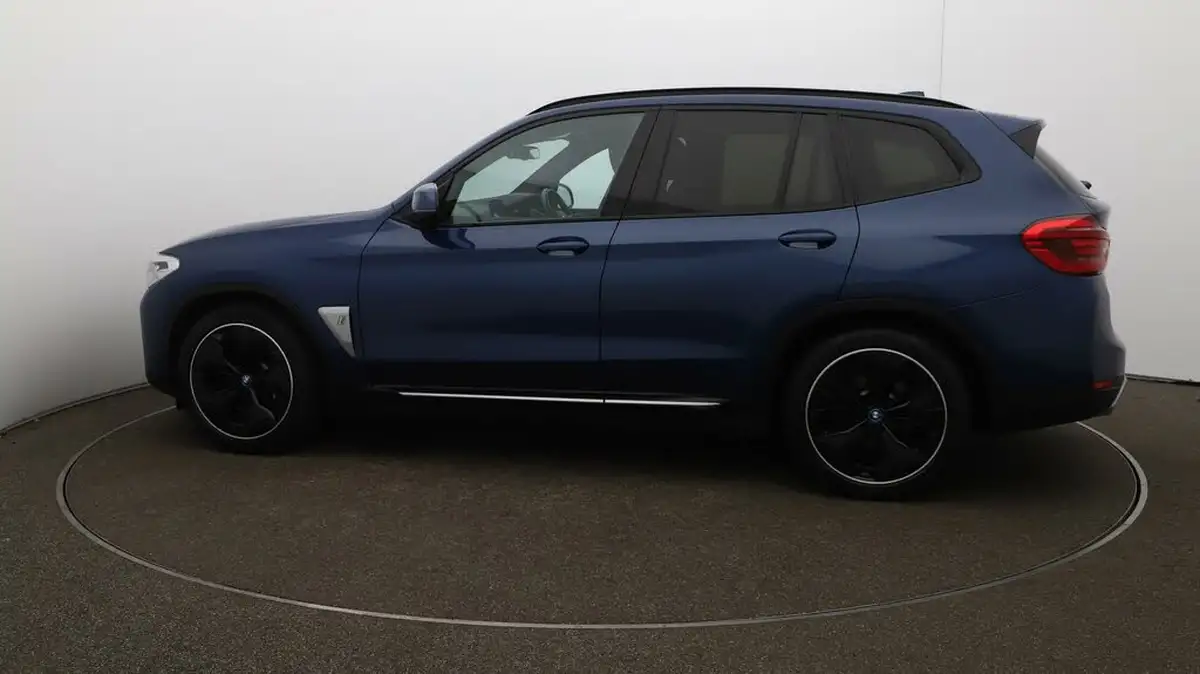 2022-bmw-ix3-e-premier-edition-big-60