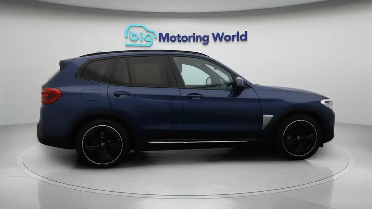 2022-bmw-ix3-e-premier-edition-big-8