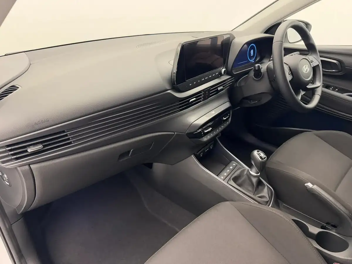 2024-hyundai-bayon-10-t-gdi-premium-100ps-two-tone-roof-big-14