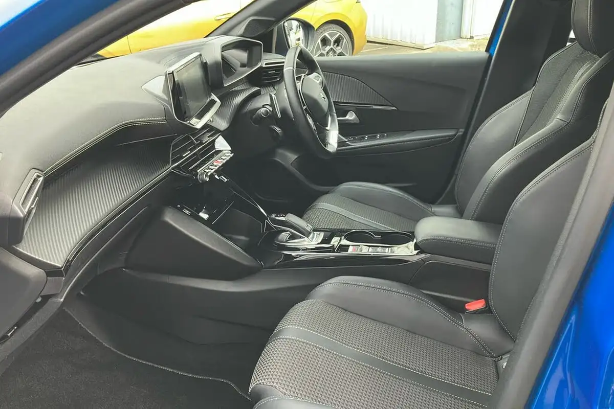 2020-peugeot-208-12-puretech-gt-line-130bhp-eat8-big-2