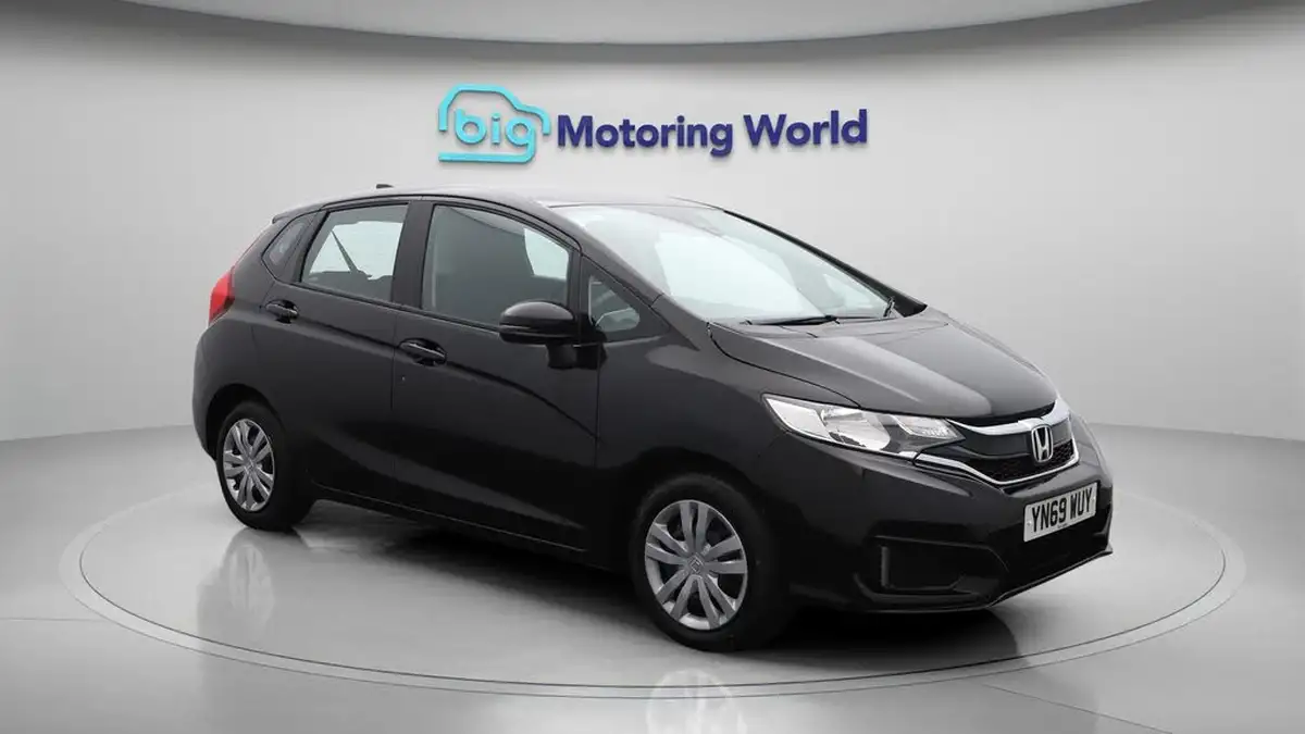 2019-honda-jazz-13-i-vtec-s-big-1