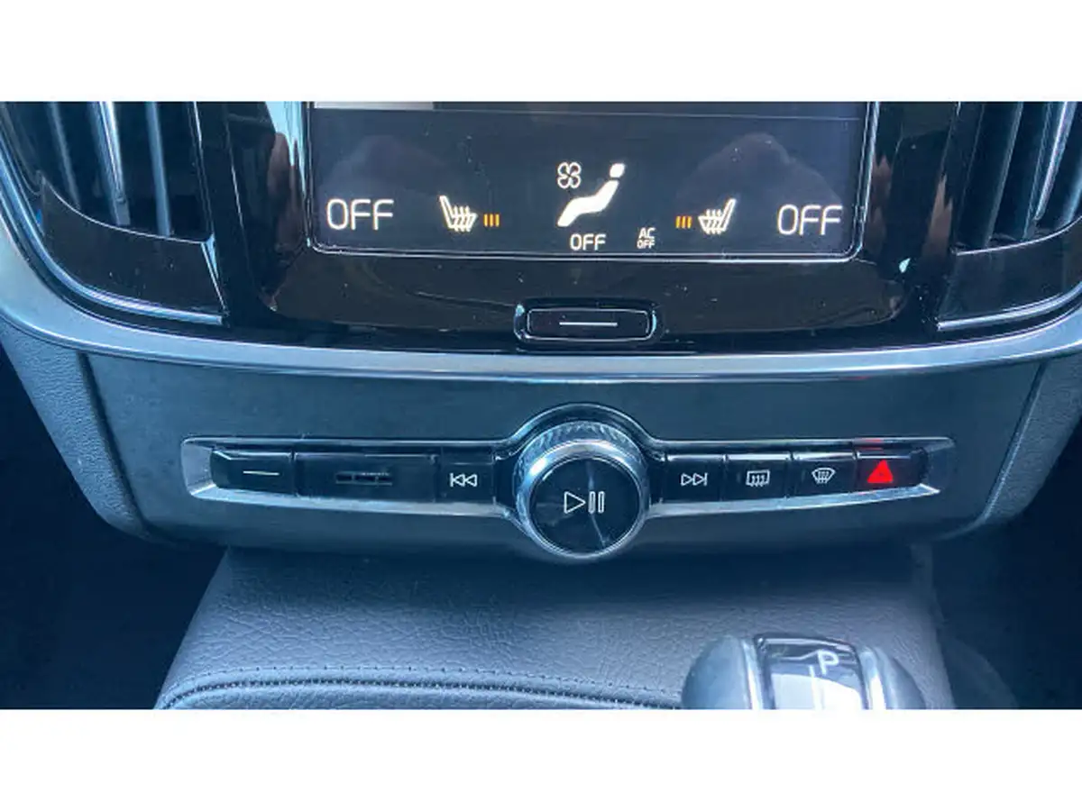 2019-volvo-s90-20-t4-momentum-big-8