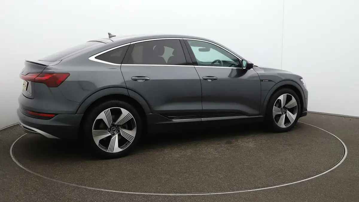 2021-audi-e-tron-55e-s-line-sportback-big-54
