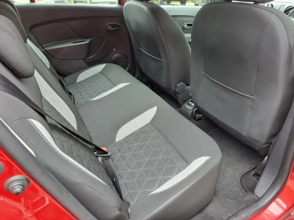 2013-dacia-sandero-stepway-09-laureate-big-14