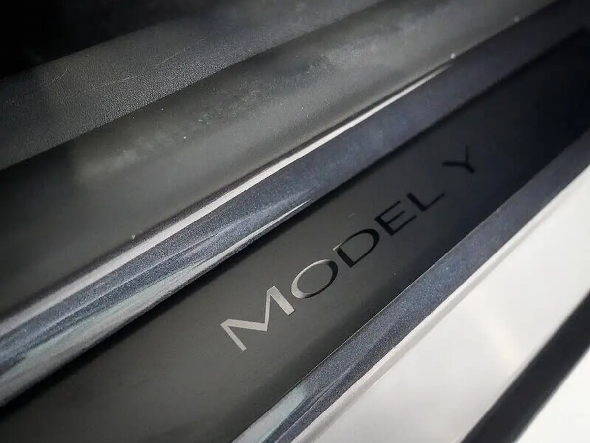 2023-tesla-model-y-e-performance-big-11