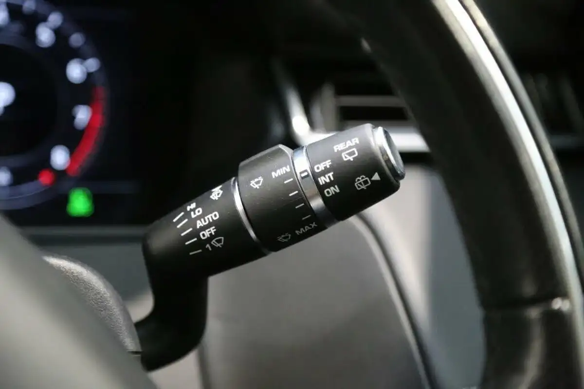 2017-land-rover-range-rover-velar-30-p380-hse-big-41