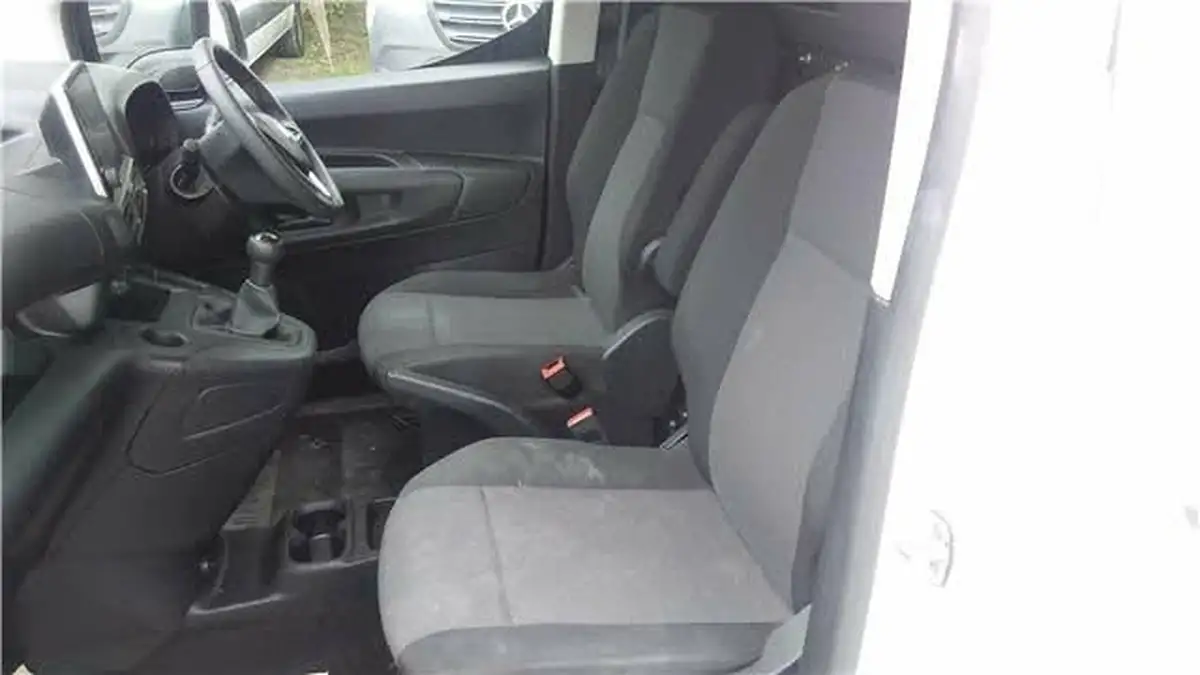 2021-vauxhall-combo-15cdti-dynamic-2300-100pseu6dt-l1h1-panel-big-9