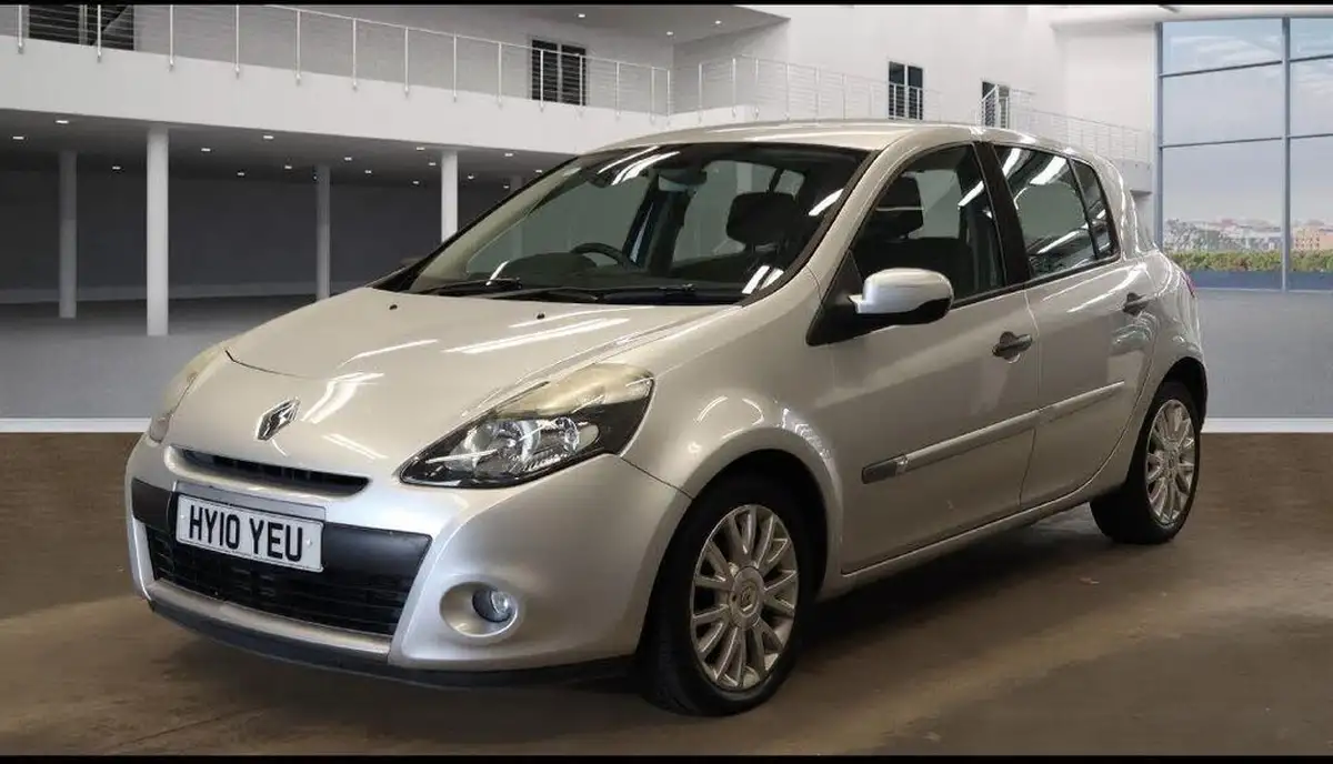 2010-renault-clio-12-dynamique-16v-100-hatchback-5d-big-1