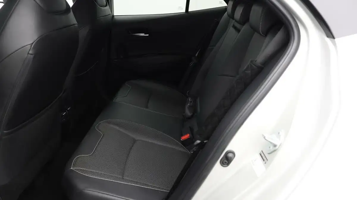 2020-toyota-corolla-18-vvt-i-excel-trk-hatchback-big-15