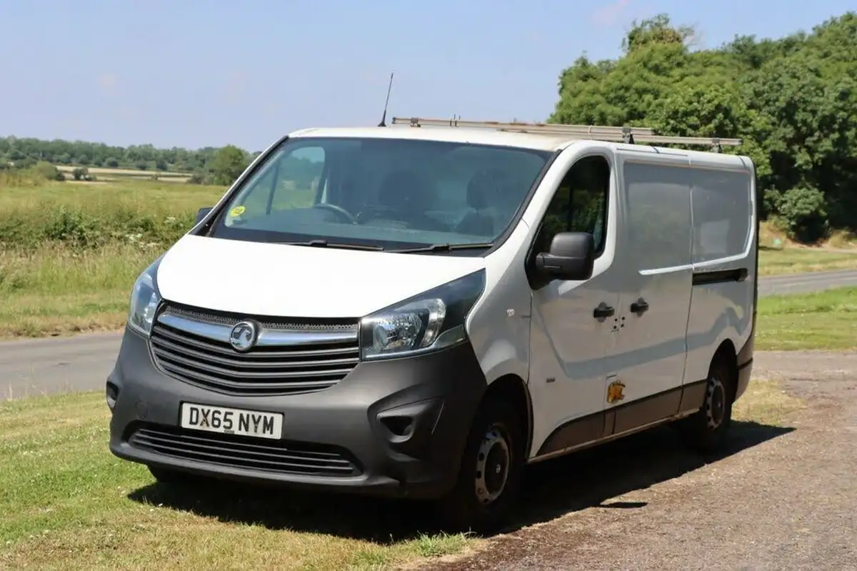 2015-vauxhall-vivaro-16cdti-2900-l2h1-115ps-refrigerated-van-big-2