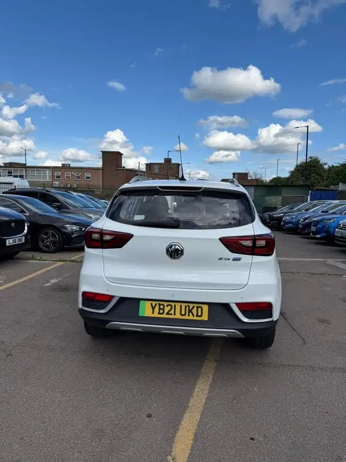 2021-mg-zs-suv-e-exclusive-ev-big-3