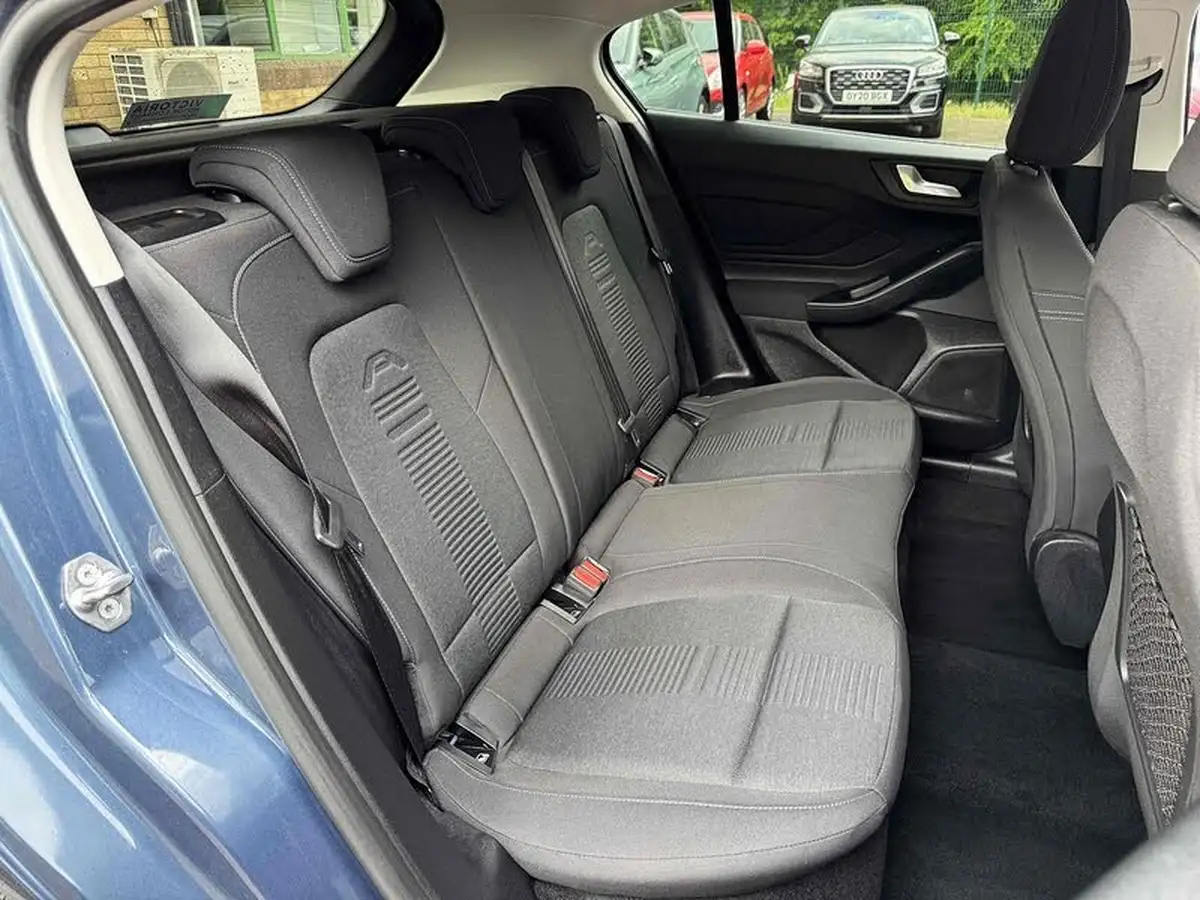2020-ford-focus-15-active-hatchback-auto-big-14